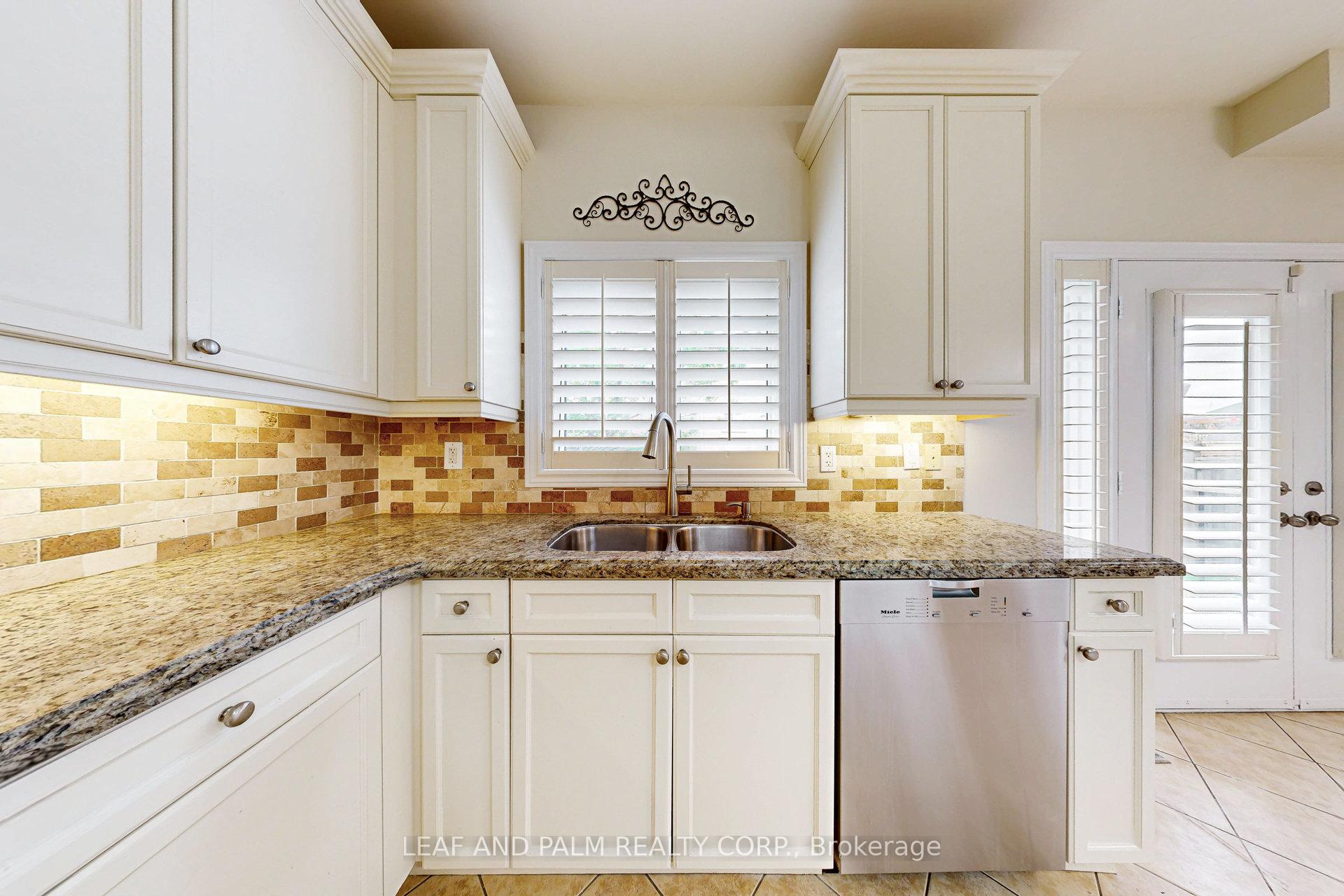 Photo 14 of 150 Peak Point Boulevard, Vaughan, Rural Vaughan — HOMEH
