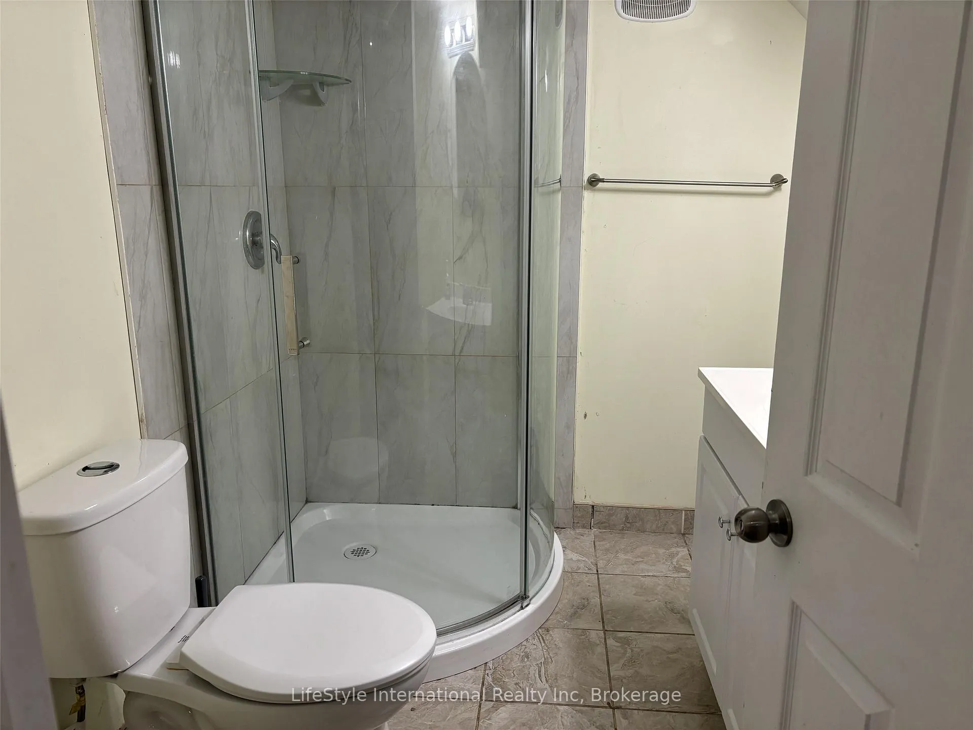 Photo 5 of Unit Lower, 114 Clairfields Drive W, Guelph, Clairfields/Hanlon Business Park — HOMEH