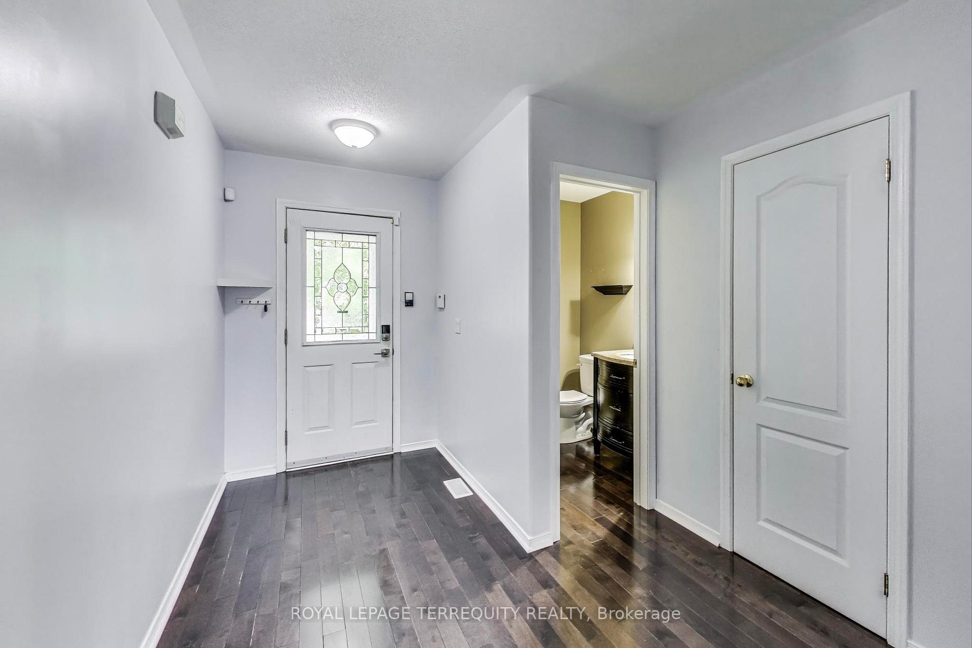 Photo 5 of 545 Clancy Crescent, Peterborough, Otonabee Ward 1 — HOMEH
