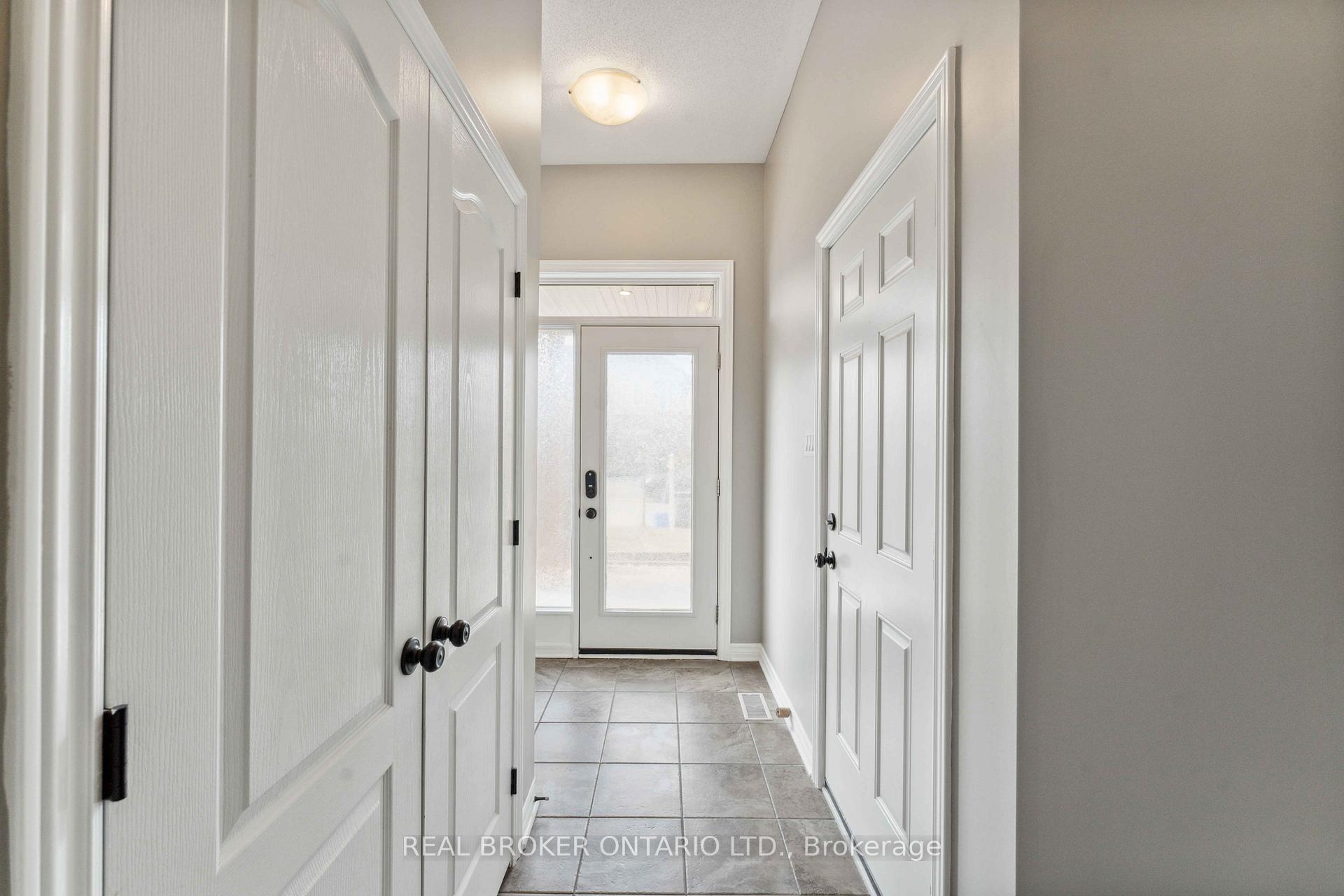 Photo 3 of 985 Bunchberry Way S, Ottawa, Blossom Park/Kemp Park/Findlay Creek — HOMEH