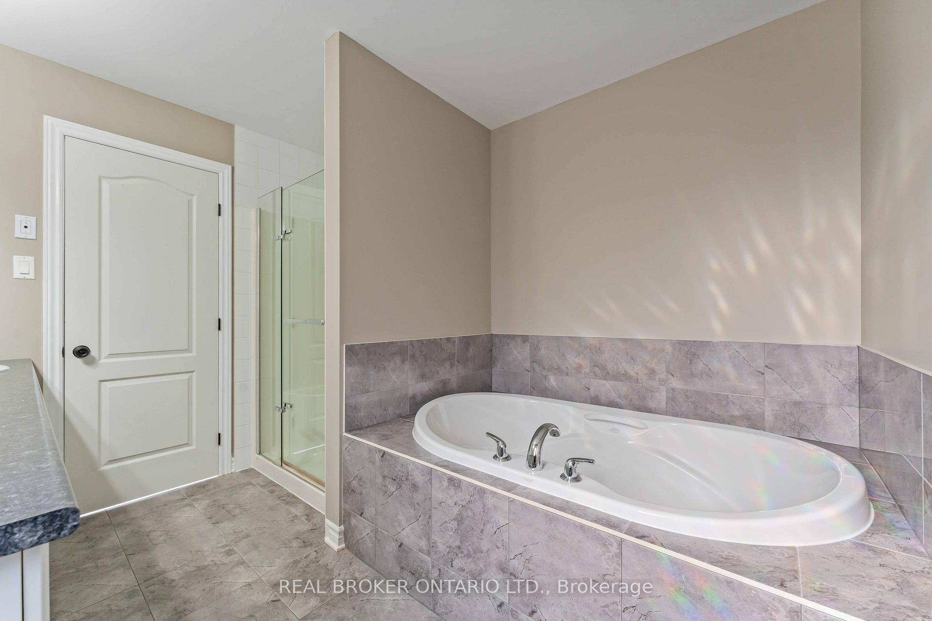 Photo 13 of 985 Bunchberry Way S, Ottawa, Blossom Park/Kemp Park/Findlay Creek — HOMEH