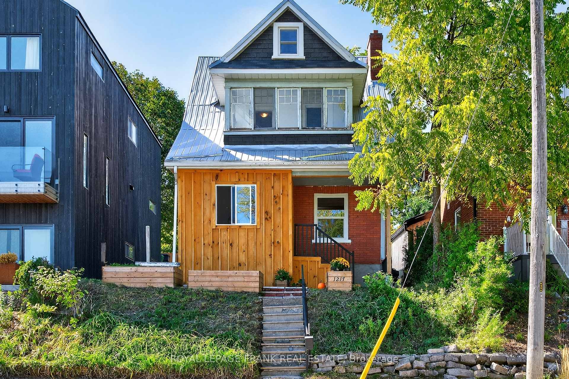 Photo 1 of 1217 Grandview Avenue, Peterborough, Otonabee Ward 1 — HOMEH