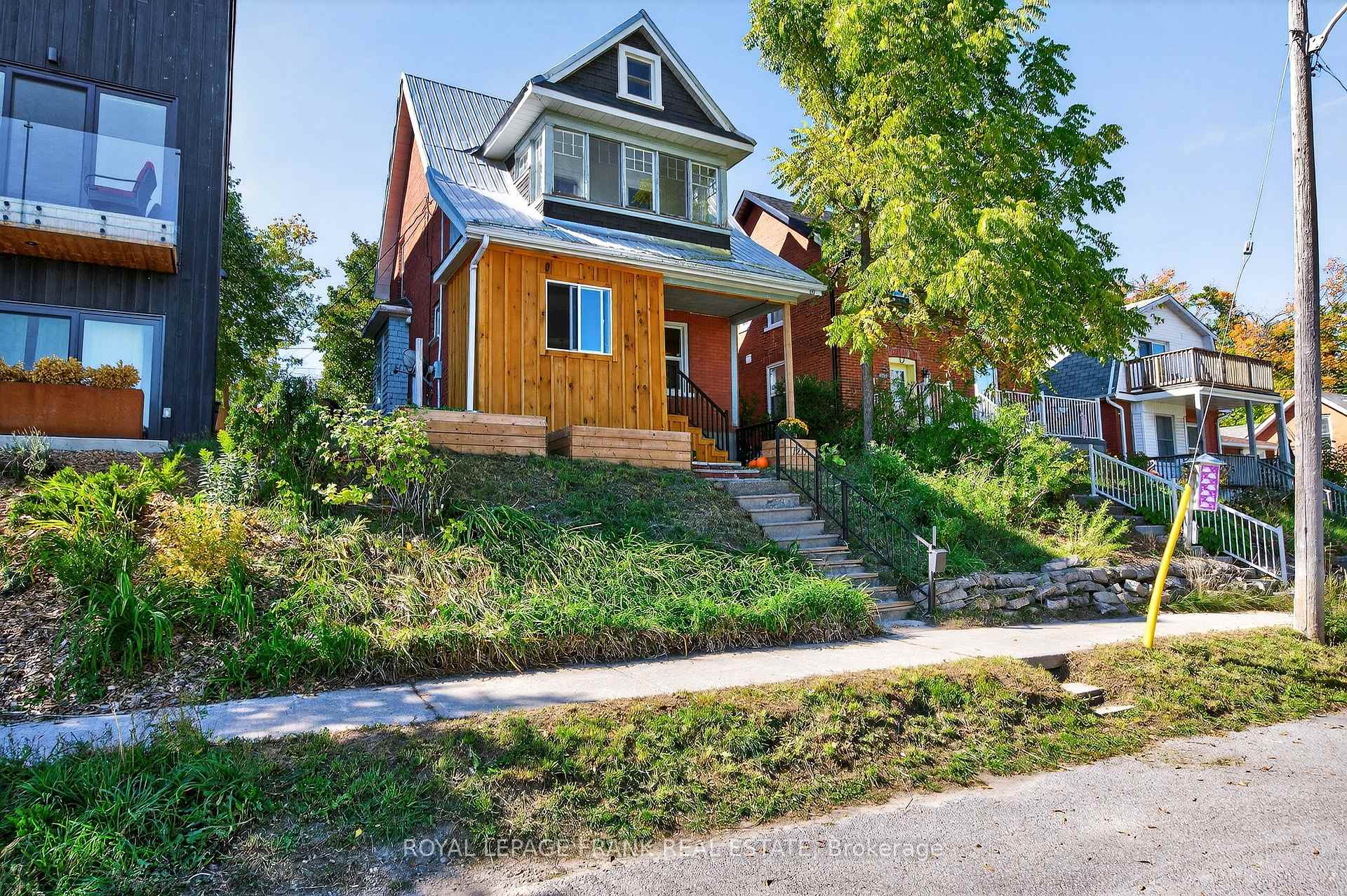 Photo 2 of 1217 Grandview Avenue, Peterborough, Otonabee Ward 1 — HOMEH