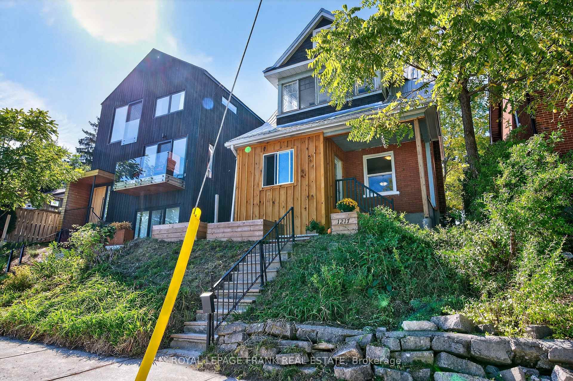 Photo 3 of 1217 Grandview Avenue, Peterborough, Otonabee Ward 1 — HOMEH