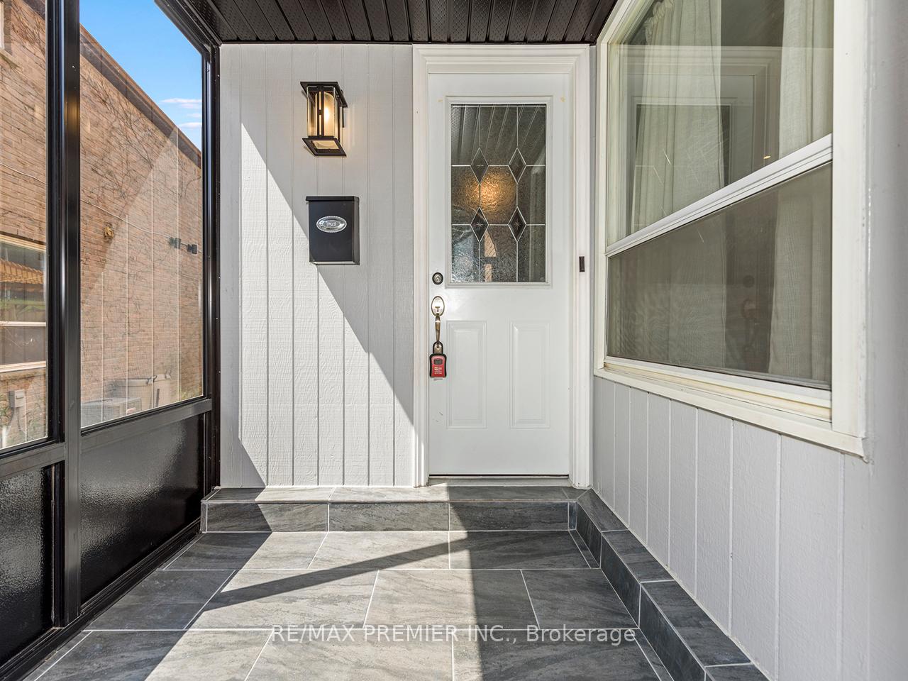 Photo 5 of 84 Hord Crescent, Vaughan, Lakeview Estates — HOMEH