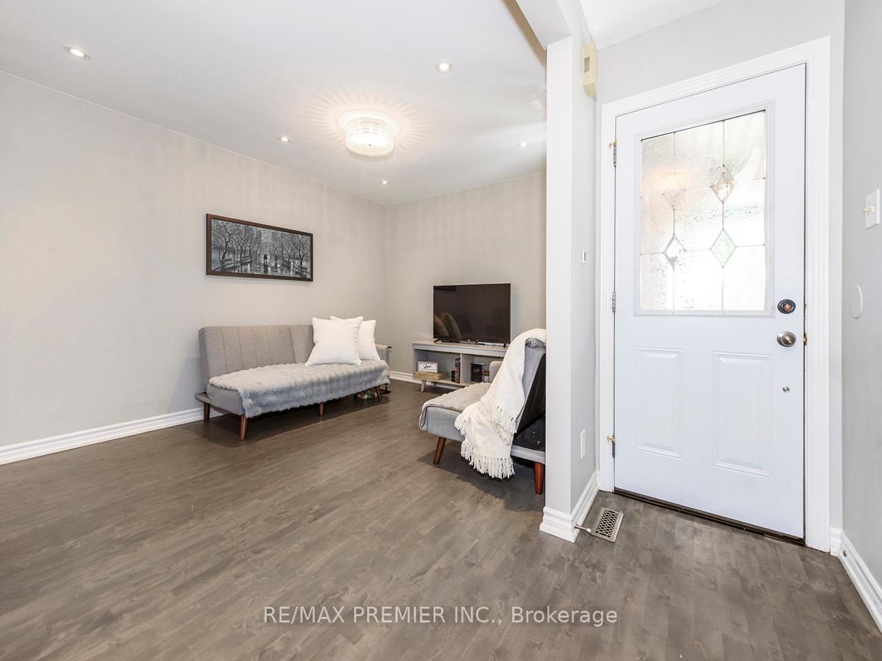 Photo 7 of 84 Hord Crescent, Vaughan, Lakeview Estates — HOMEH