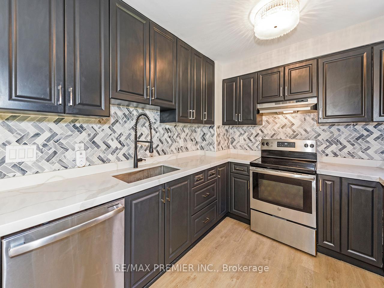 Photo 11 of 84 Hord Crescent, Vaughan, Lakeview Estates — HOMEH