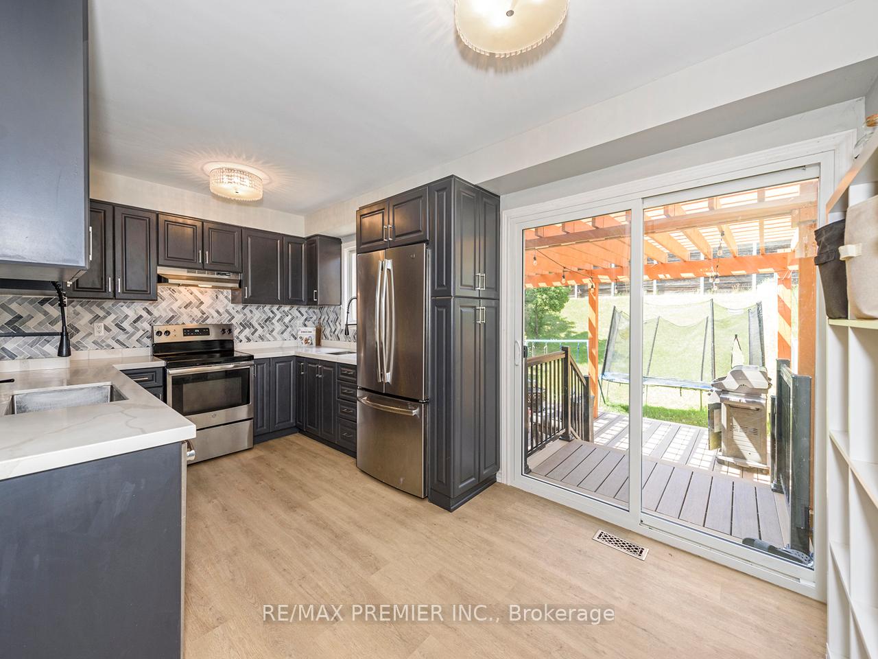 Photo 12 of 84 Hord Crescent, Vaughan, Lakeview Estates — HOMEH