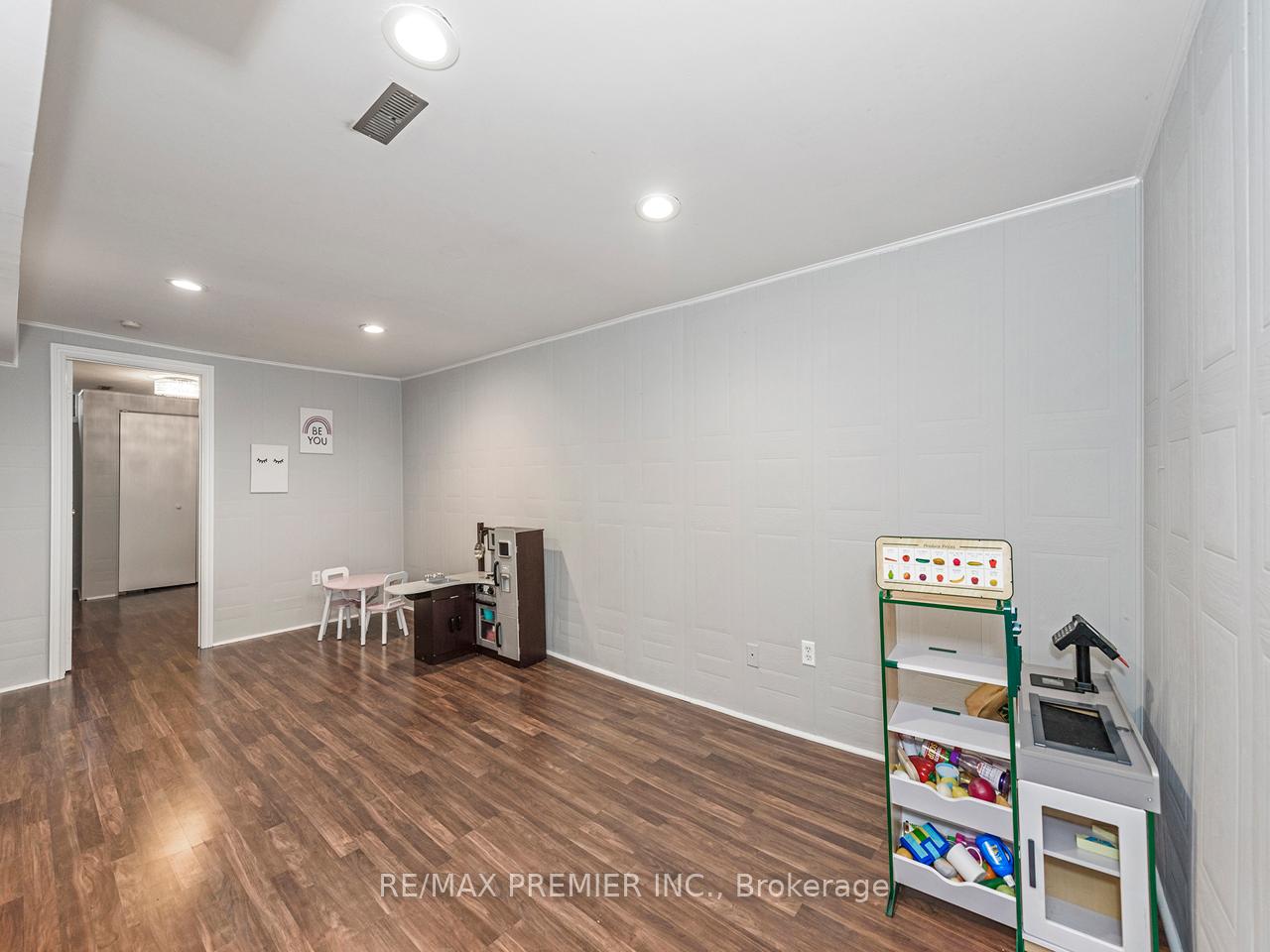 Photo 16 of 84 Hord Crescent, Vaughan, Lakeview Estates — HOMEH