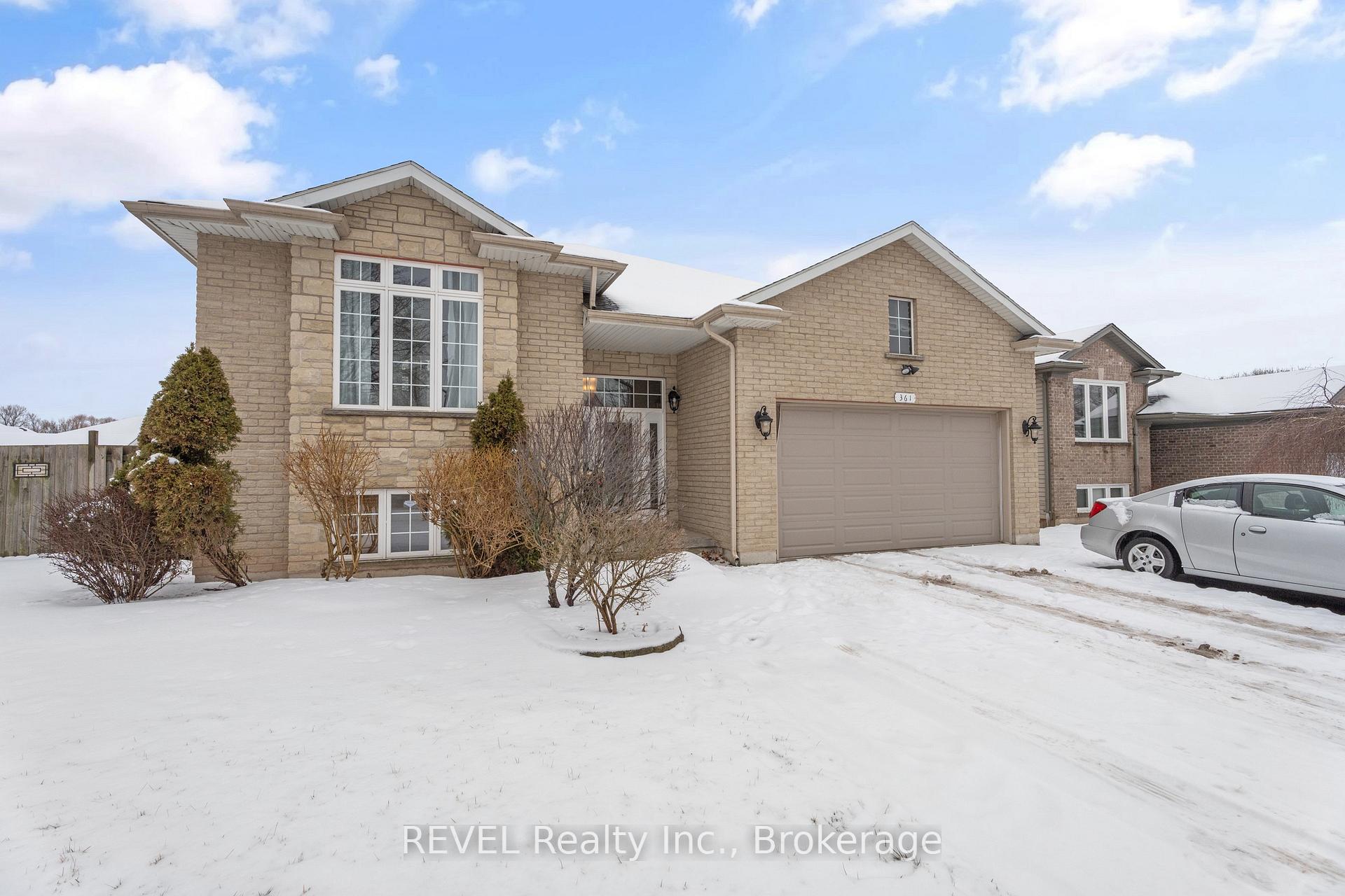Photo 3 of 361 Wellbrook Boulevard, Welland, Prince Charles — HOMEH