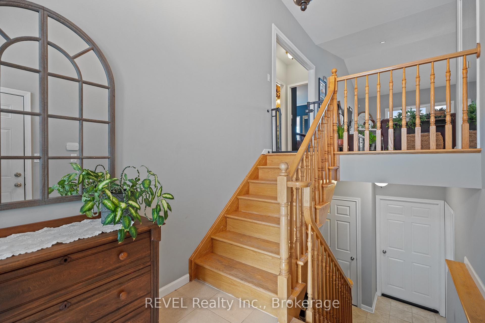 Photo 5 of 361 Wellbrook Boulevard, Welland, Prince Charles — HOMEH