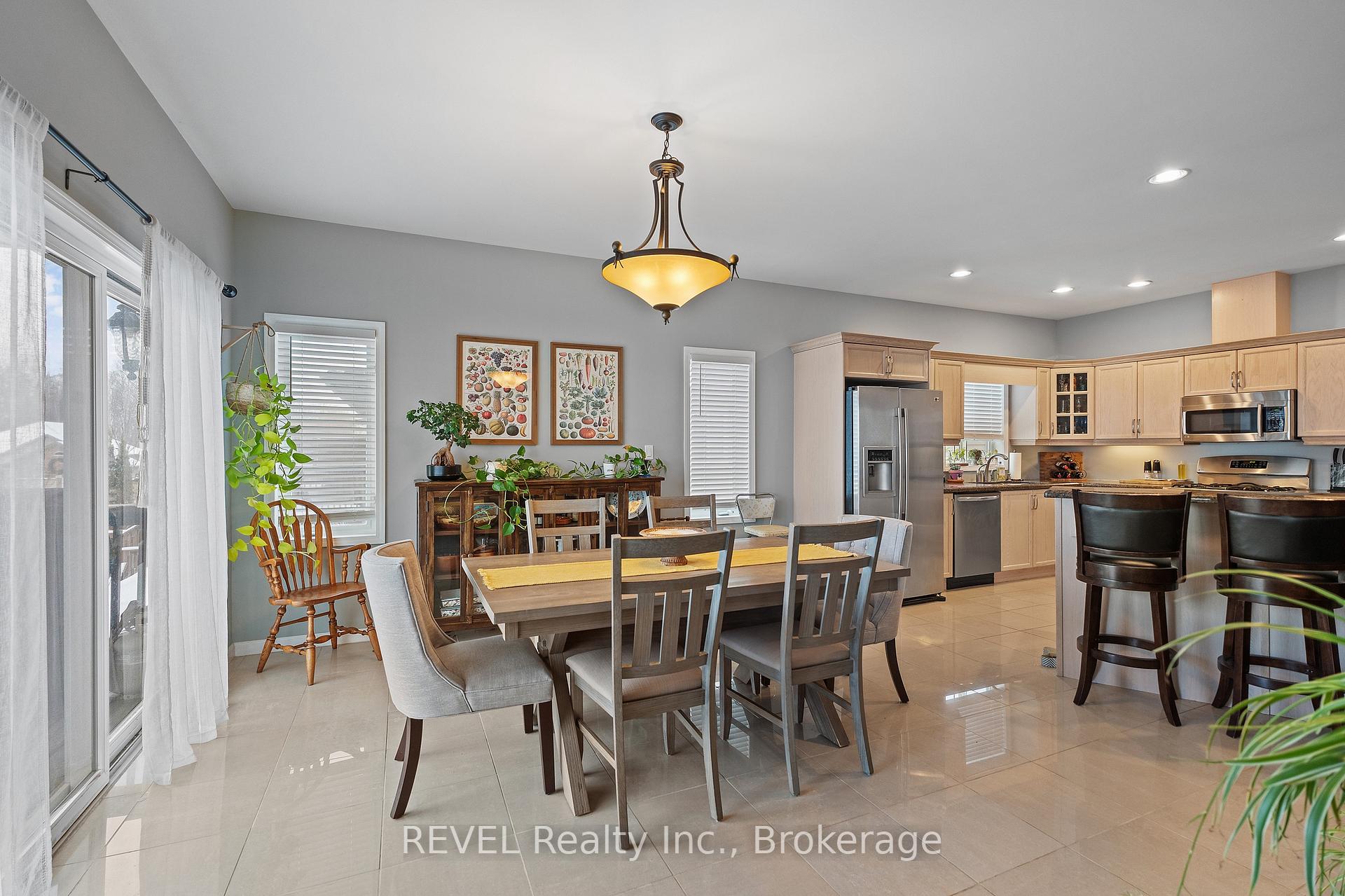 Photo 9 of 361 Wellbrook Boulevard, Welland, Prince Charles — HOMEH