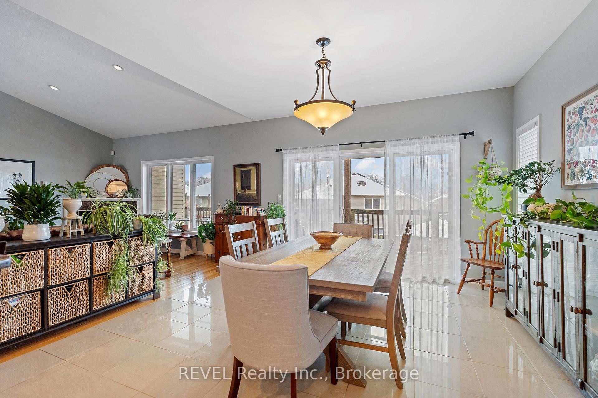 Photo 10 of 361 Wellbrook Boulevard, Welland, Prince Charles — HOMEH
