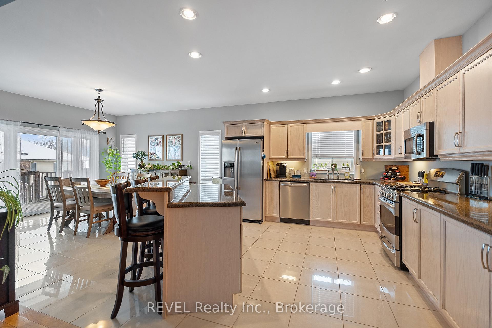 Photo 11 of 361 Wellbrook Boulevard, Welland, Prince Charles — HOMEH