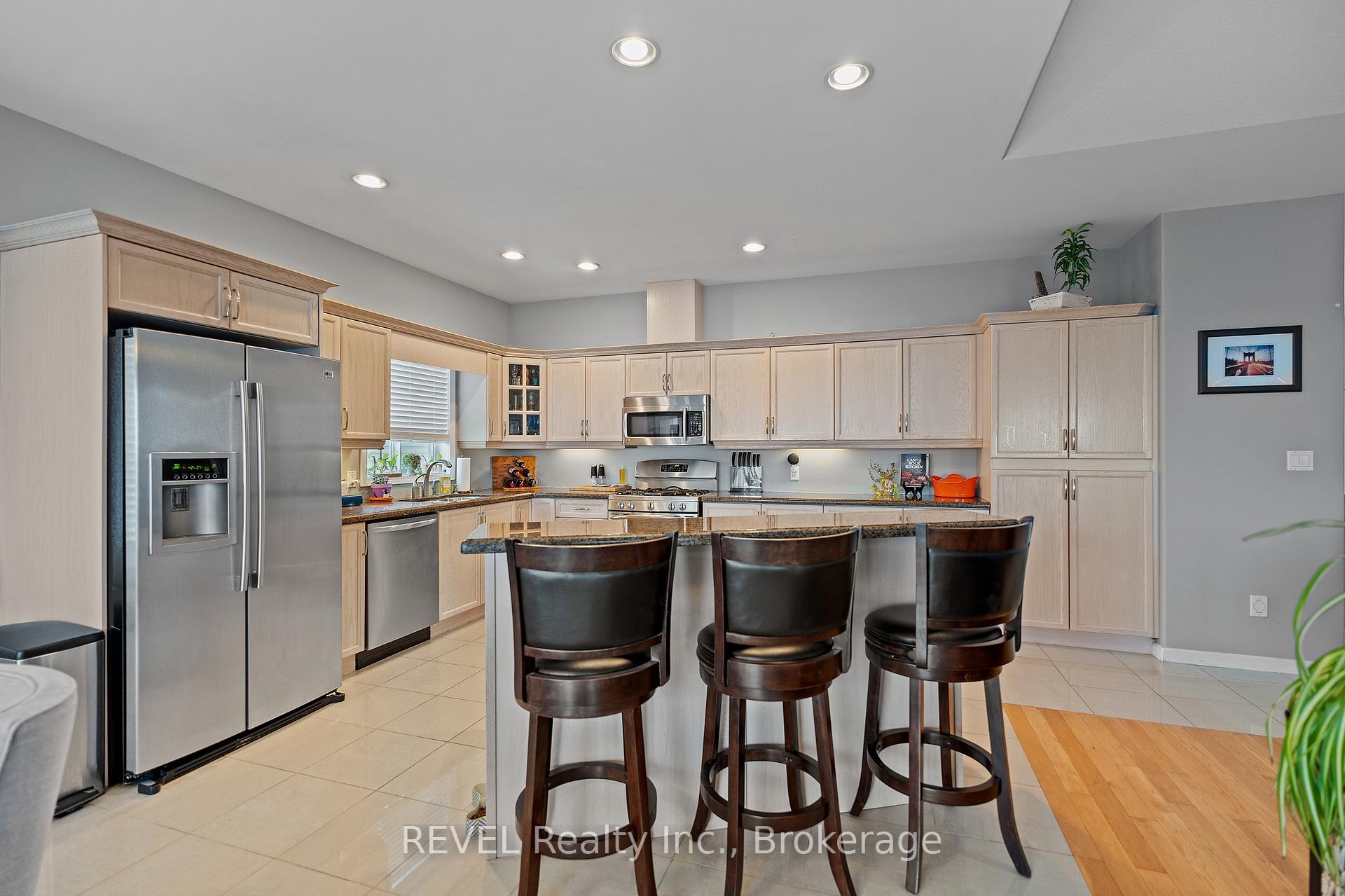 Photo 12 of 361 Wellbrook Boulevard, Welland, Prince Charles — HOMEH