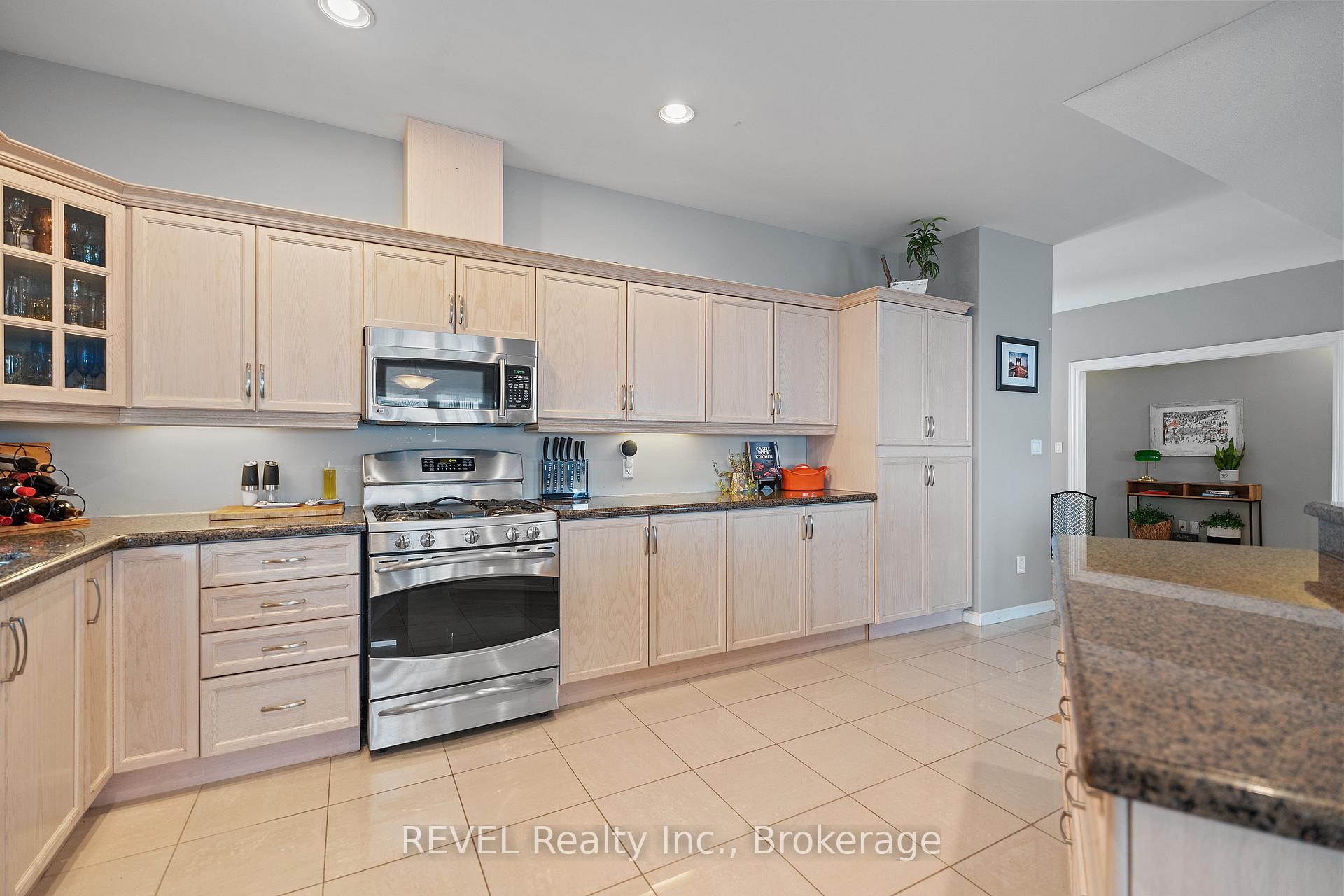 Photo 13 of 361 Wellbrook Boulevard, Welland, Prince Charles — HOMEH
