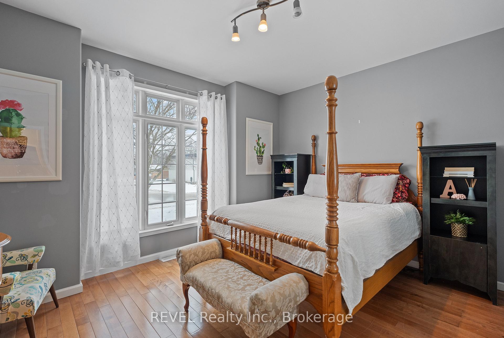 Photo 15 of 361 Wellbrook Boulevard, Welland, Prince Charles — HOMEH