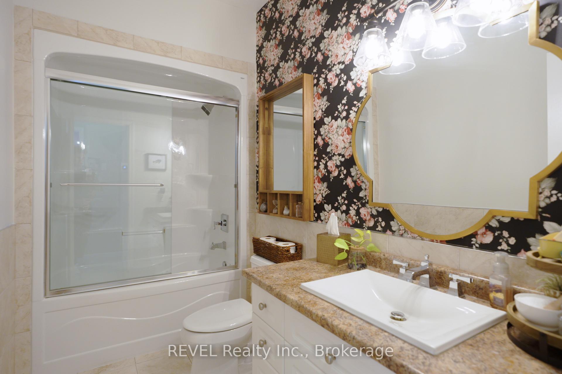 Photo 17 of 361 Wellbrook Boulevard, Welland, Prince Charles — HOMEH