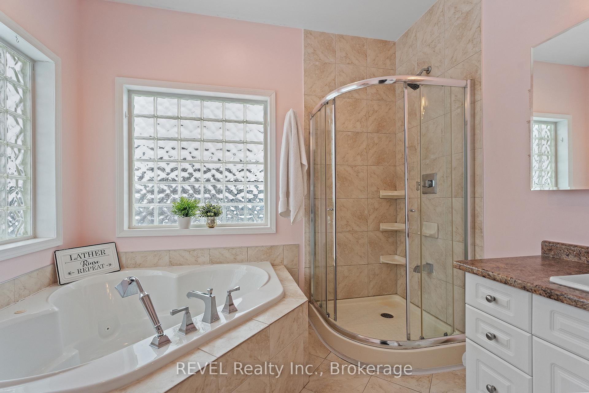 Photo 19 of 361 Wellbrook Boulevard, Welland, Prince Charles — HOMEH