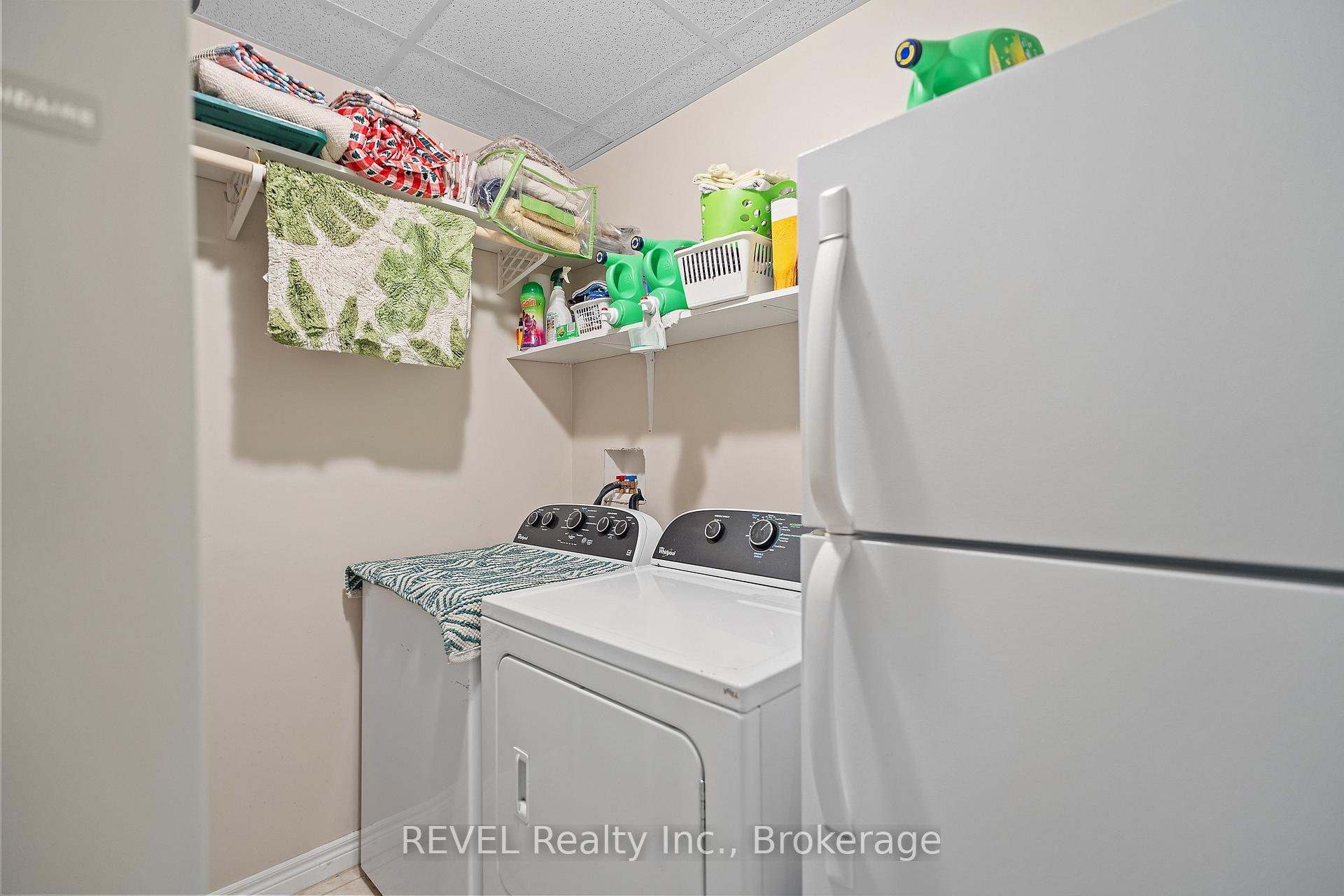 Photo 20 of 361 Wellbrook Boulevard, Welland, Prince Charles — HOMEH