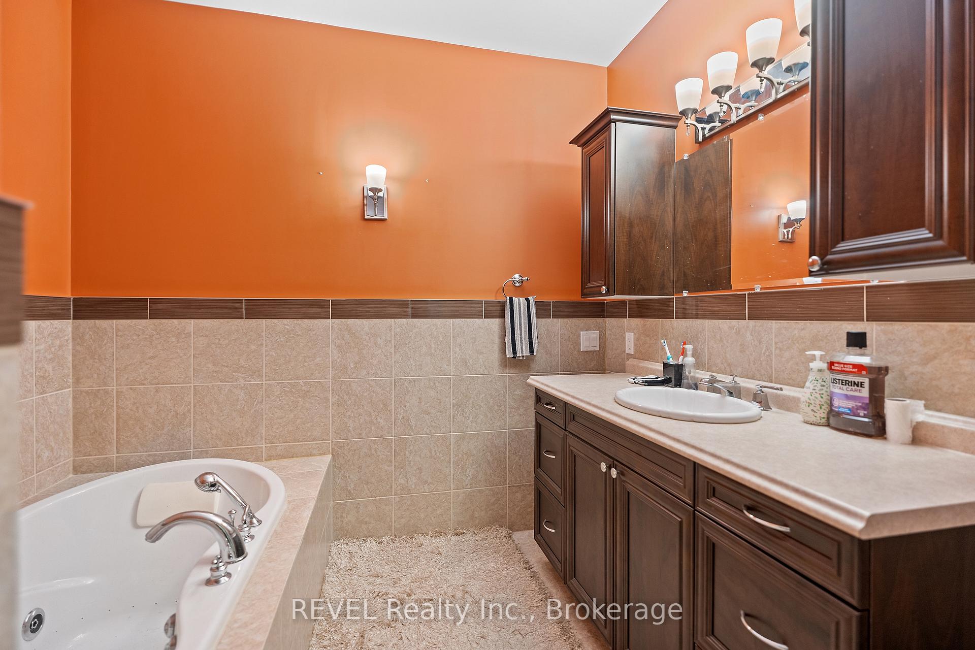 Photo 29 of 361 Wellbrook Boulevard, Welland, Prince Charles — HOMEH