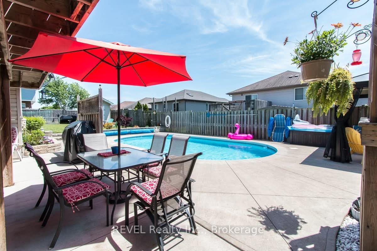 Photo 35 of 361 Wellbrook Boulevard, Welland, Prince Charles — HOMEH