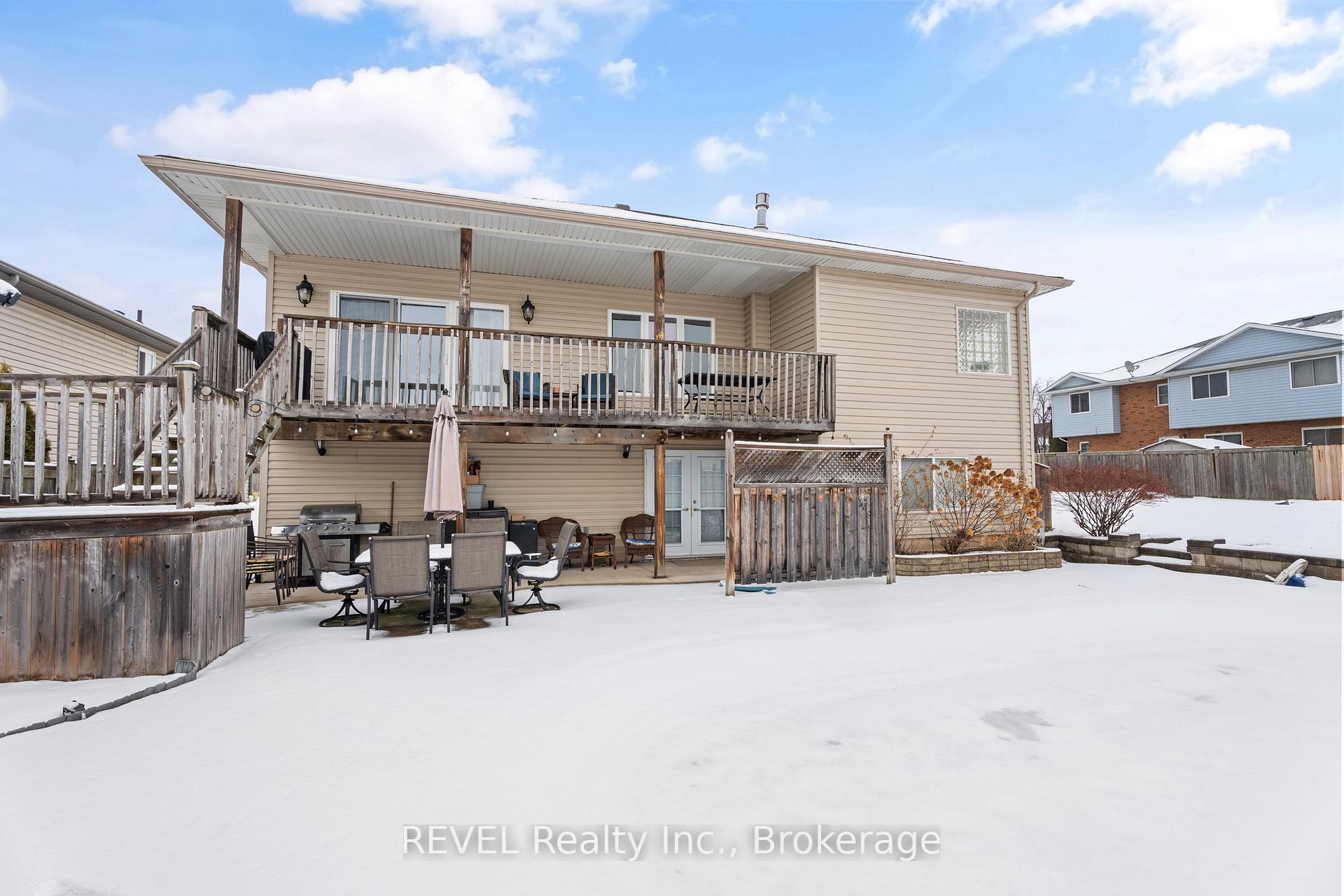 Photo 38 of 361 Wellbrook Boulevard, Welland, Prince Charles — HOMEH