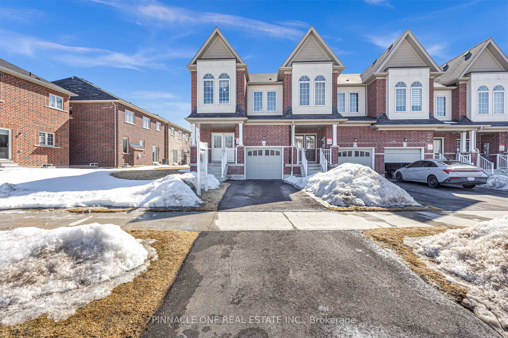 Photo 2 of 1149 Jim Brewster Circle, Oshawa, Eastdale — HOMEH