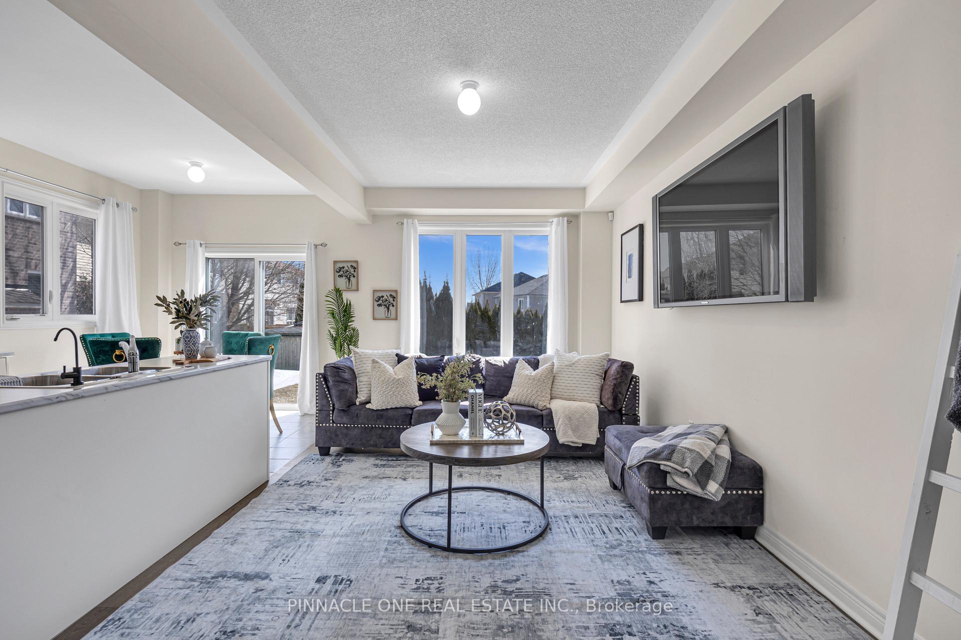 Photo 8 of 1149 Jim Brewster Circle, Oshawa, Eastdale — HOMEH