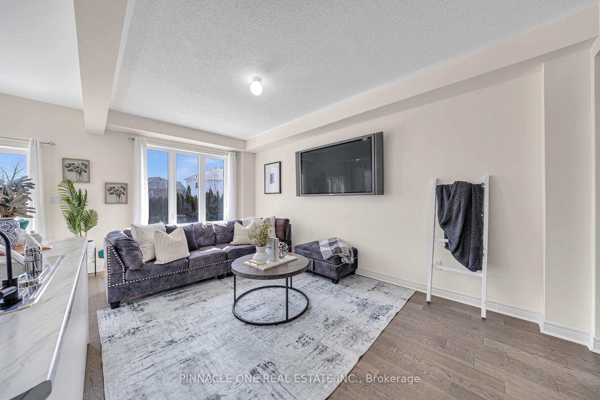 Photo 11 of 1149 Jim Brewster Circle, Oshawa, Eastdale — HOMEH