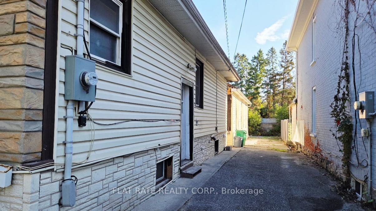 Photo 4 of 106 Stewart Street, Peterborough, Town Ward 3 — HOMEH