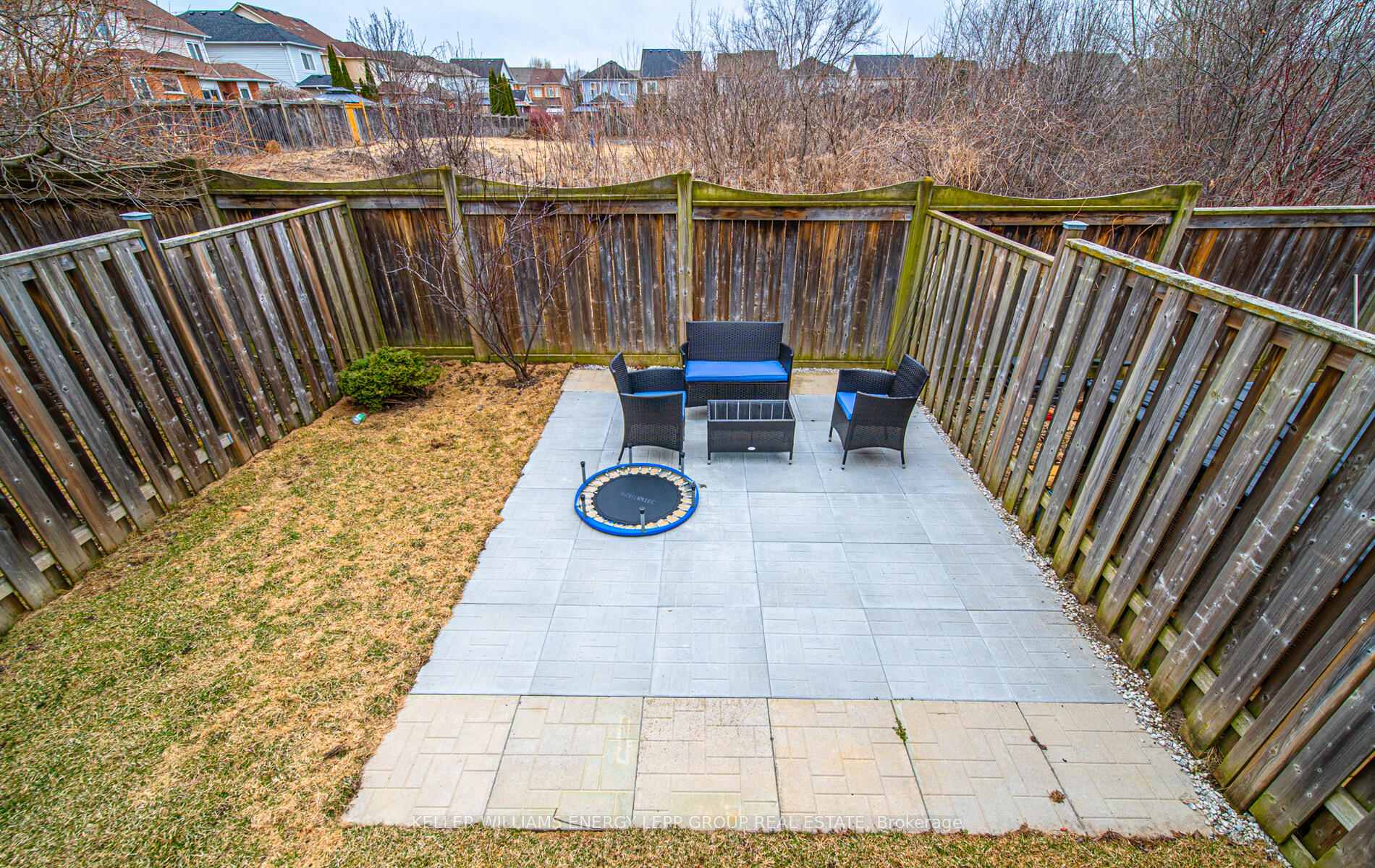 Photo 4 of 42 Tincomb Crescent, Whitby, Pringle Creek — HOMEH