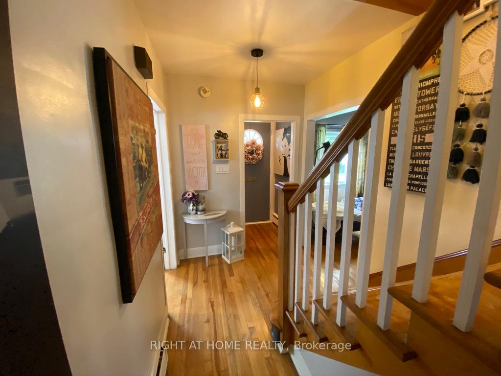 Photo 3 of 2297 Fox Crescent, Ottawa, Whitehaven — HOMEH
