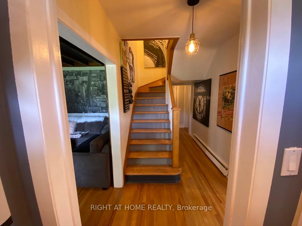 Photo 4 of 2297 Fox Crescent, Ottawa, Whitehaven — HOMEH