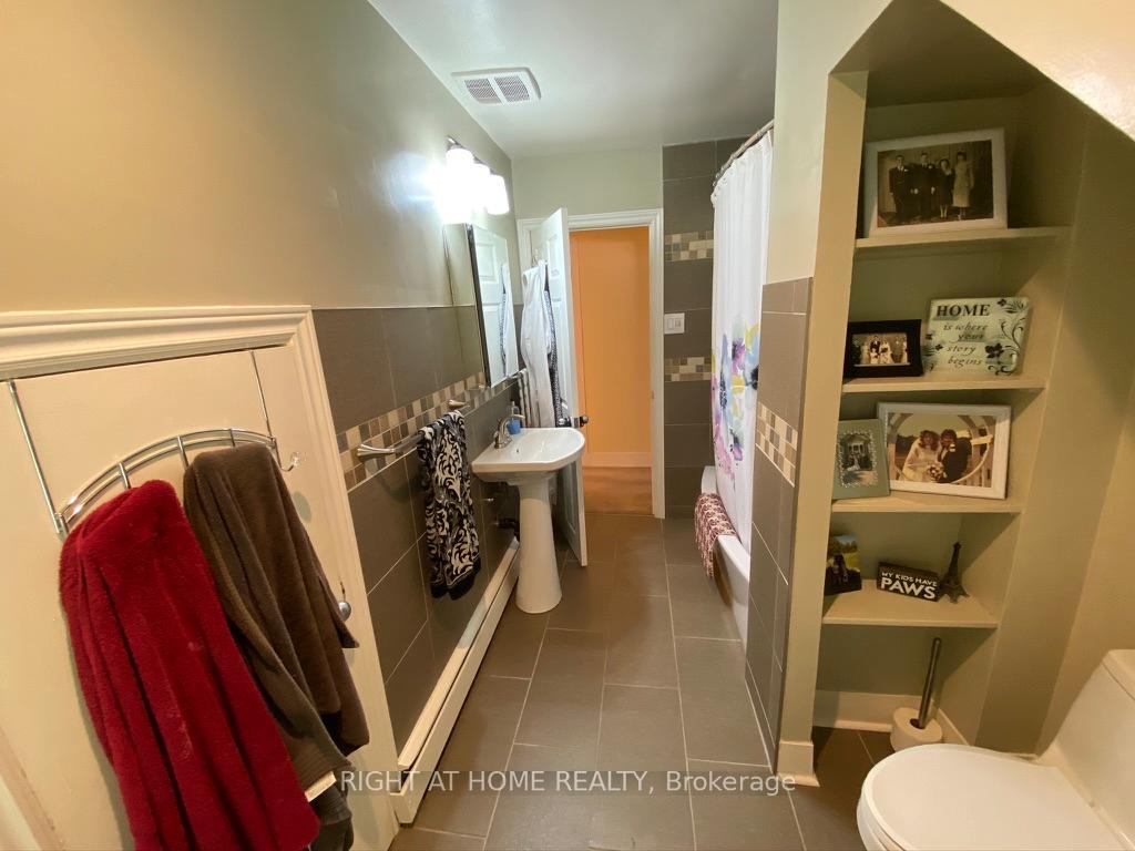 Photo 23 of 2297 Fox Crescent, Ottawa, Whitehaven — HOMEH