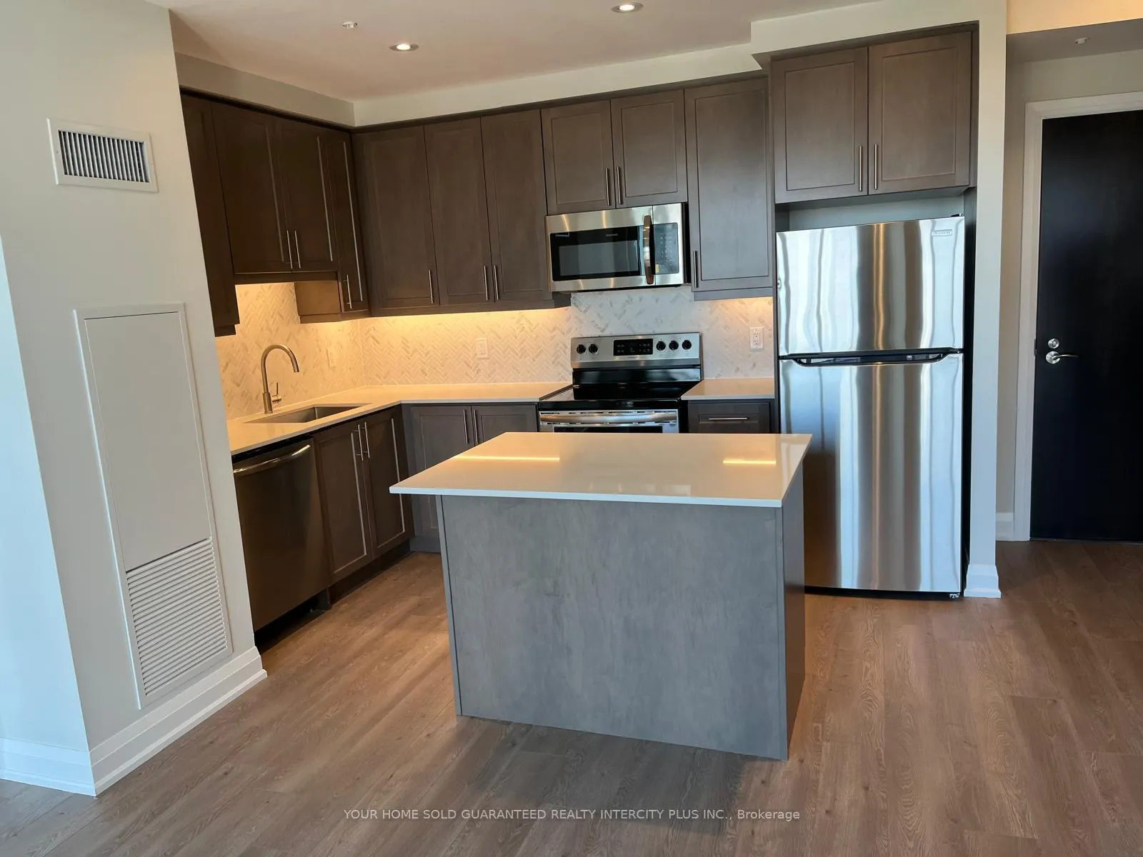Photo 6 of Unit 1405, 15 Lynch Street, Brampton, Queen Street Corridor — HOMEH