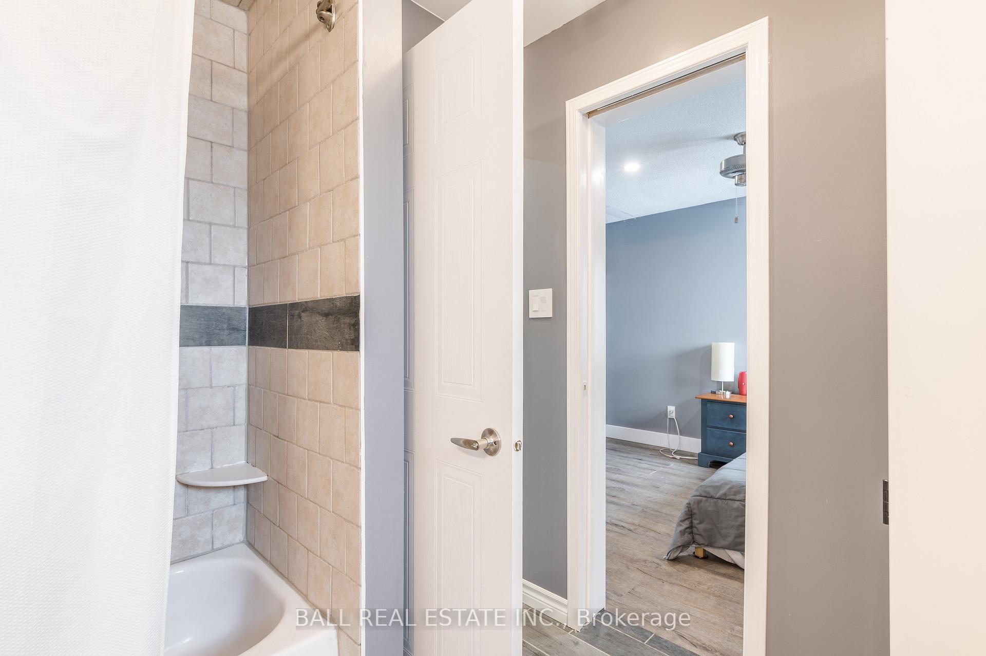 Photo 29 of 1670 Woodgate Trail, Oshawa, Samac — HOMEH