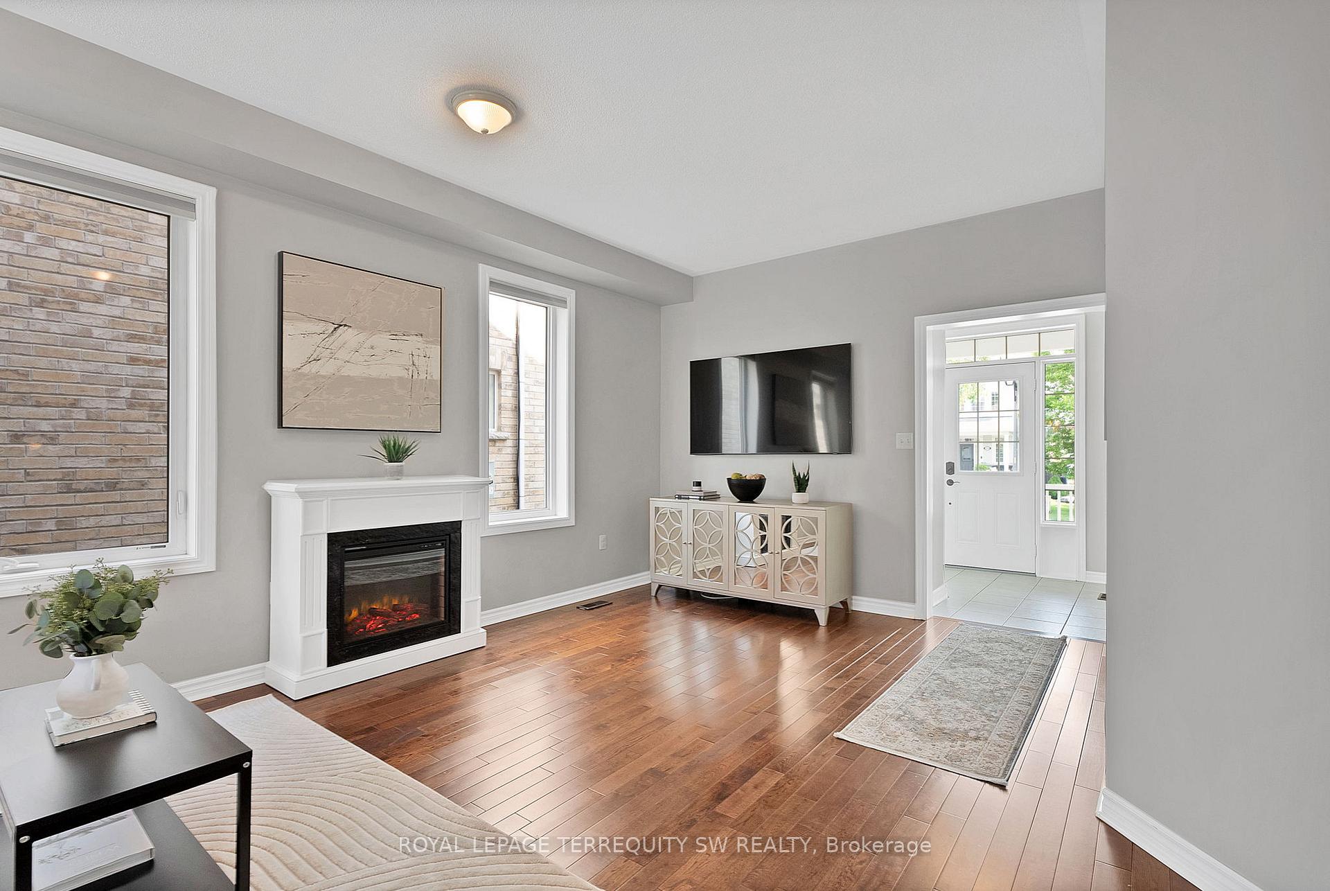 Photo 5 of 30 Chiswick Avenue, Whitby, Brooklin — HOMEH