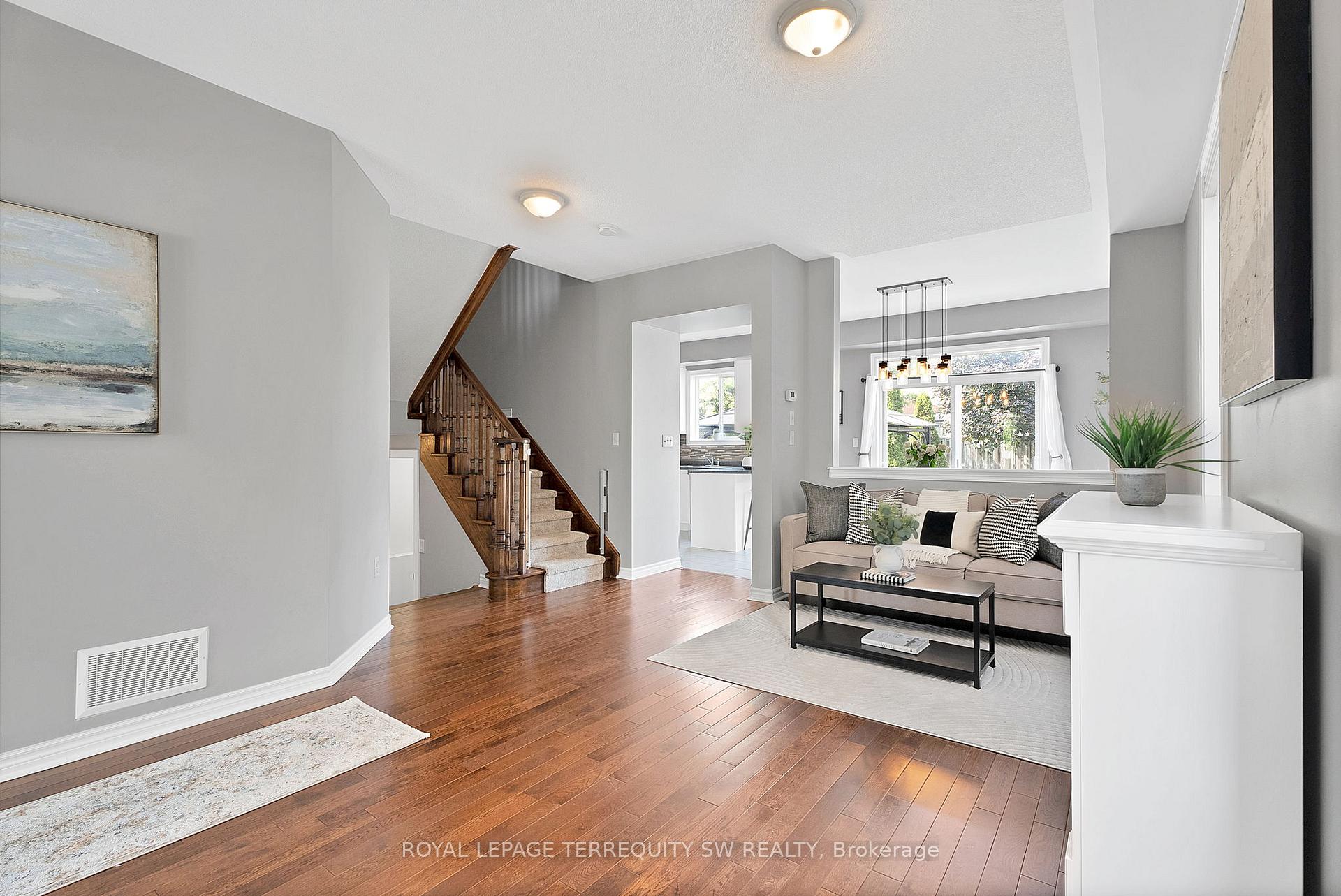Photo 7 of 30 Chiswick Avenue, Whitby, Brooklin — HOMEH