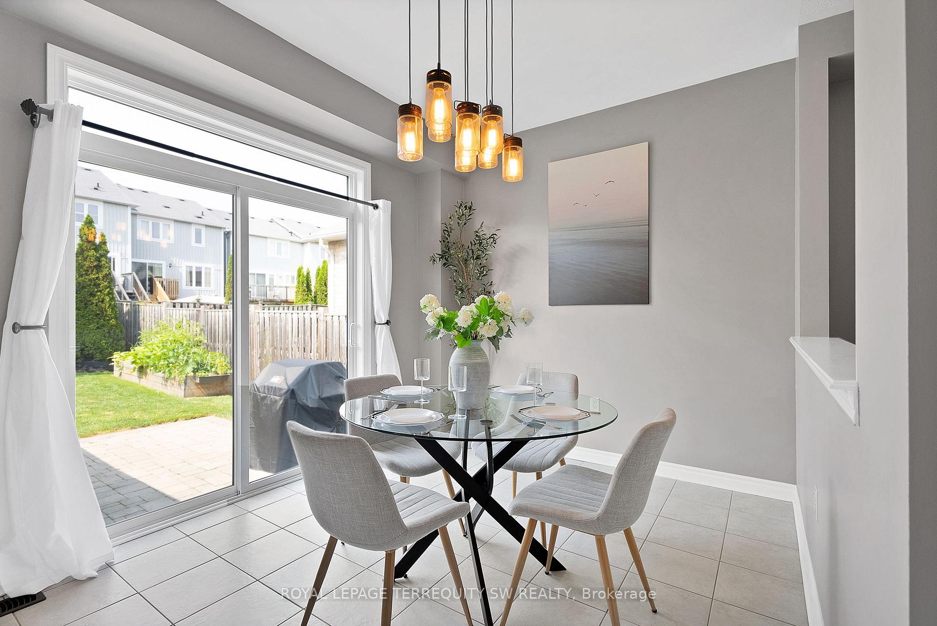 Photo 16 of 30 Chiswick Avenue, Whitby, Brooklin — HOMEH