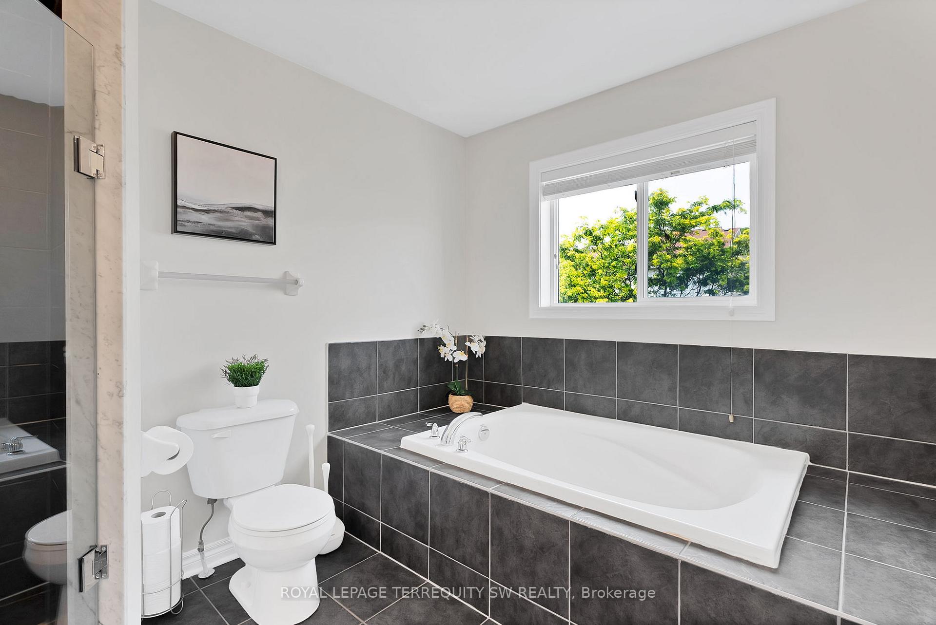 Photo 20 of 30 Chiswick Avenue, Whitby, Brooklin — HOMEH