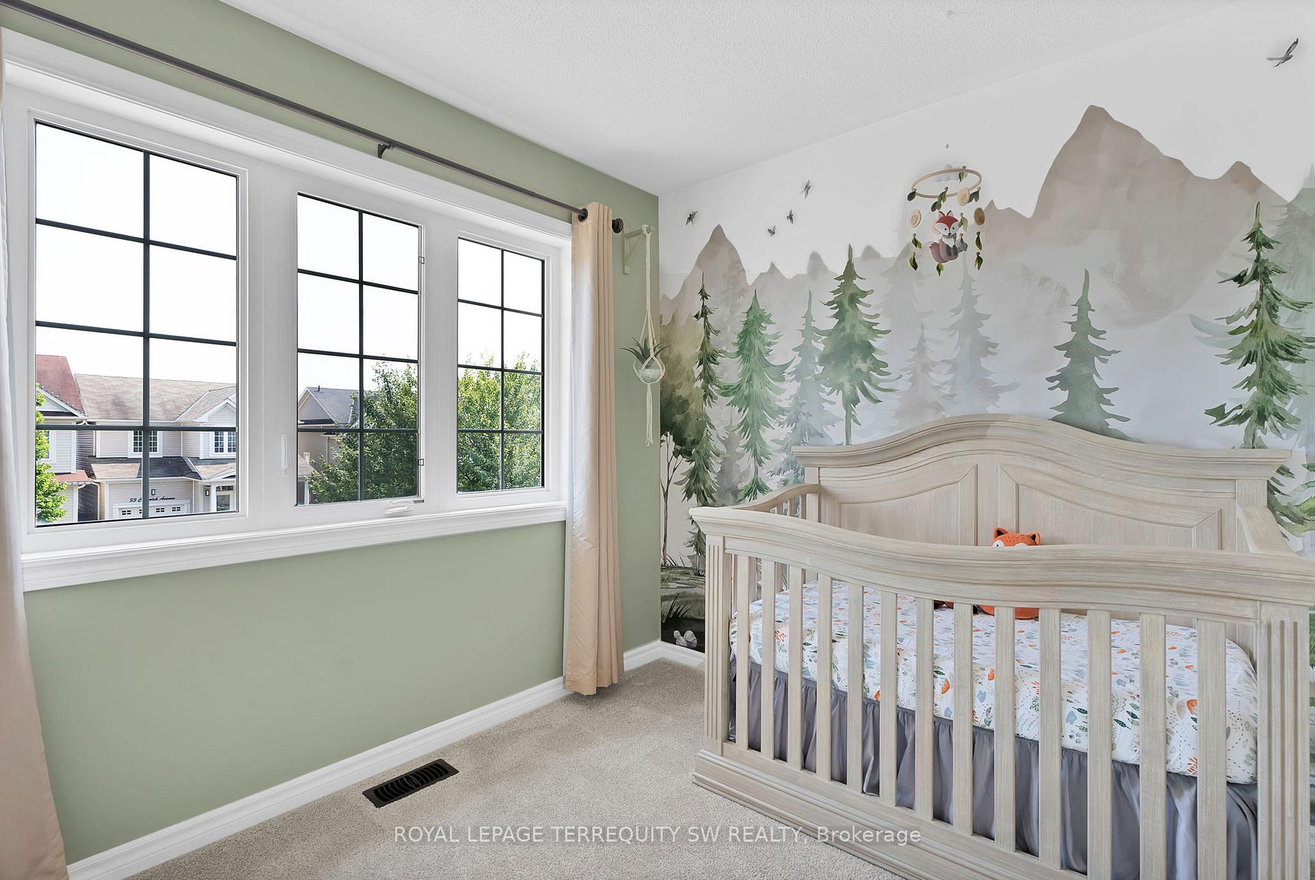 Photo 23 of 30 Chiswick Avenue, Whitby, Brooklin — HOMEH