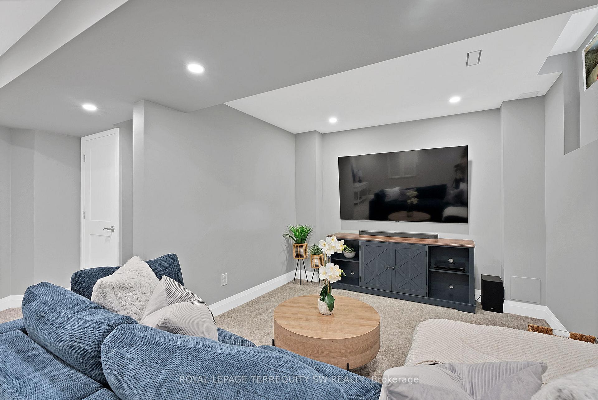 Photo 28 of 30 Chiswick Avenue, Whitby, Brooklin — HOMEH