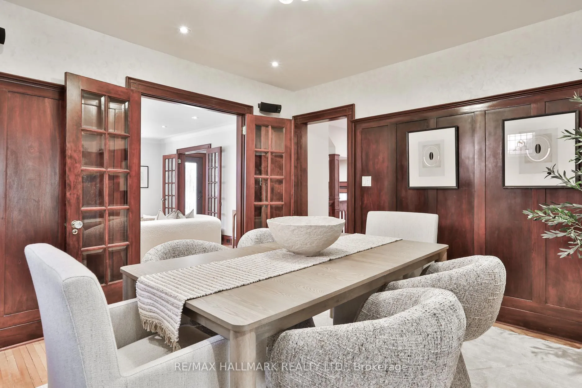Photo 5 of 30 Oswald Crescent, Toronto, Mount Pleasant West — HOMEH