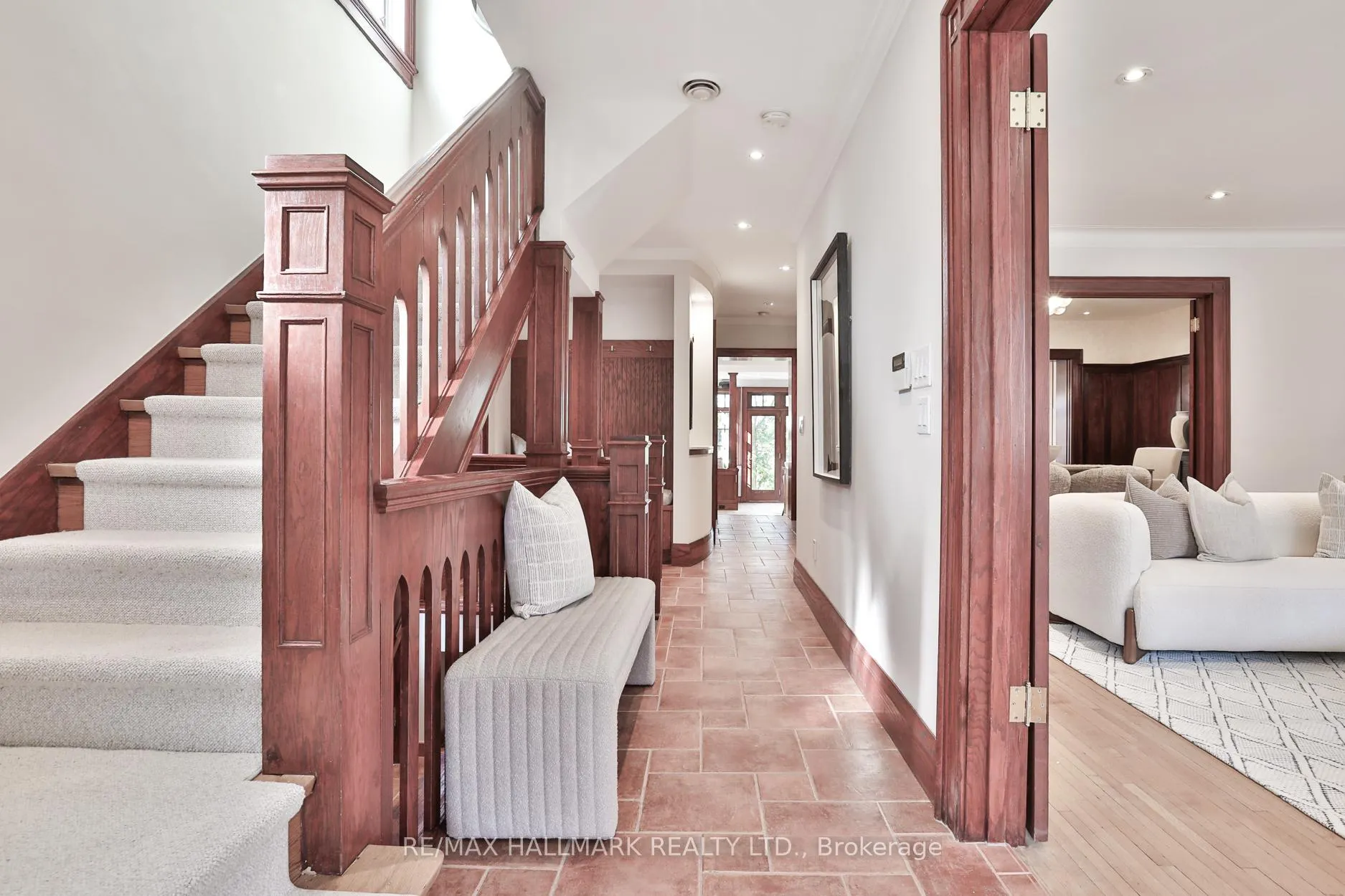 Photo 13 of 30 Oswald Crescent, Toronto, Mount Pleasant West — HOMEH