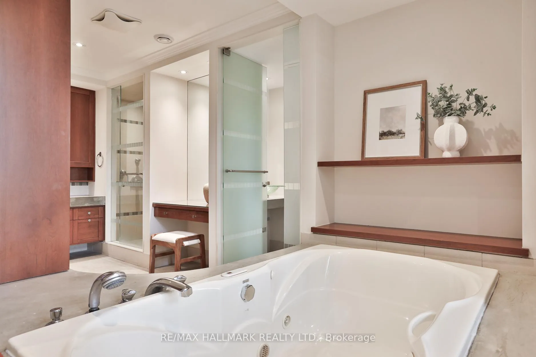 Photo 18 of 30 Oswald Crescent, Toronto, Mount Pleasant West — HOMEH