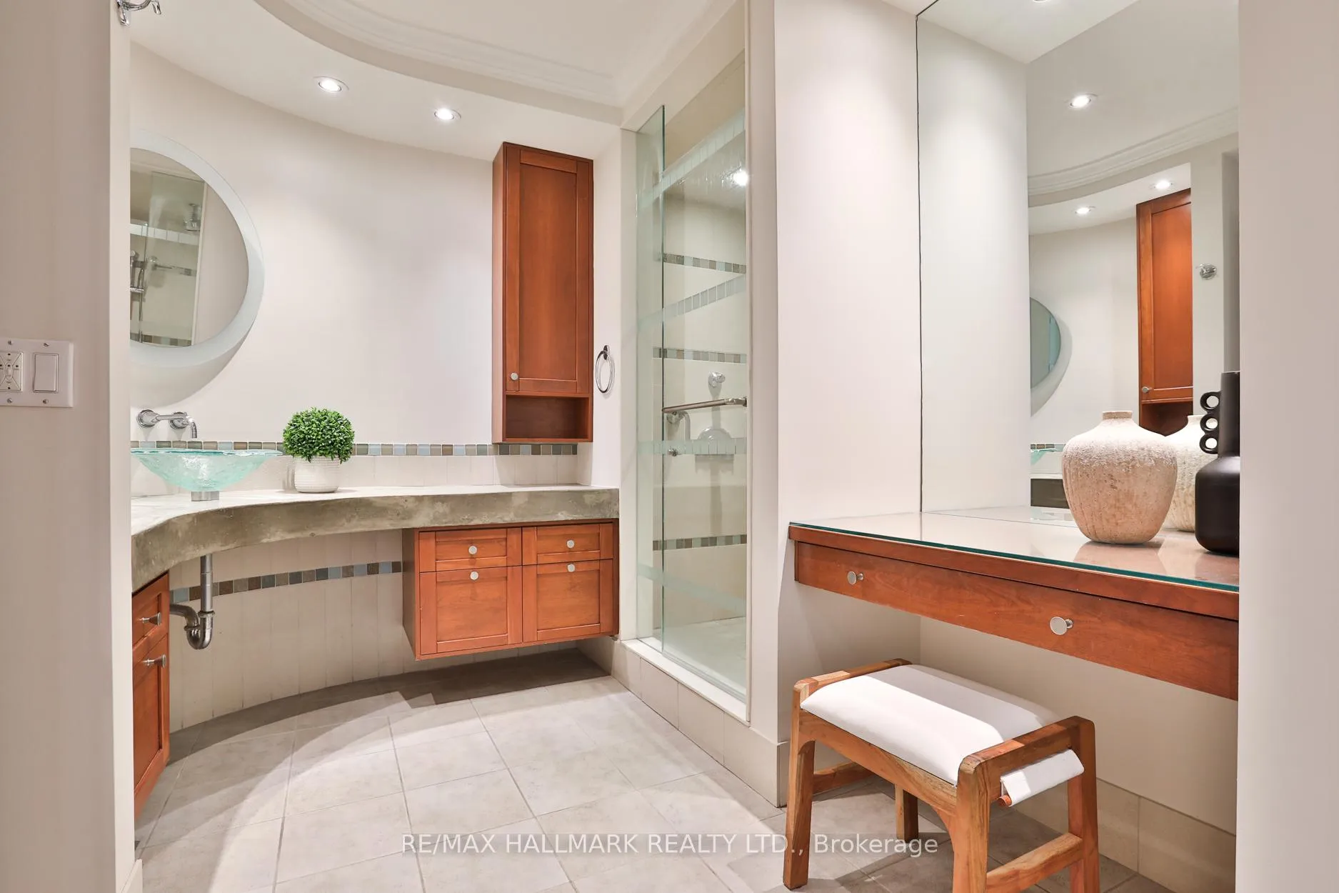 Photo 19 of 30 Oswald Crescent, Toronto, Mount Pleasant West — HOMEH
