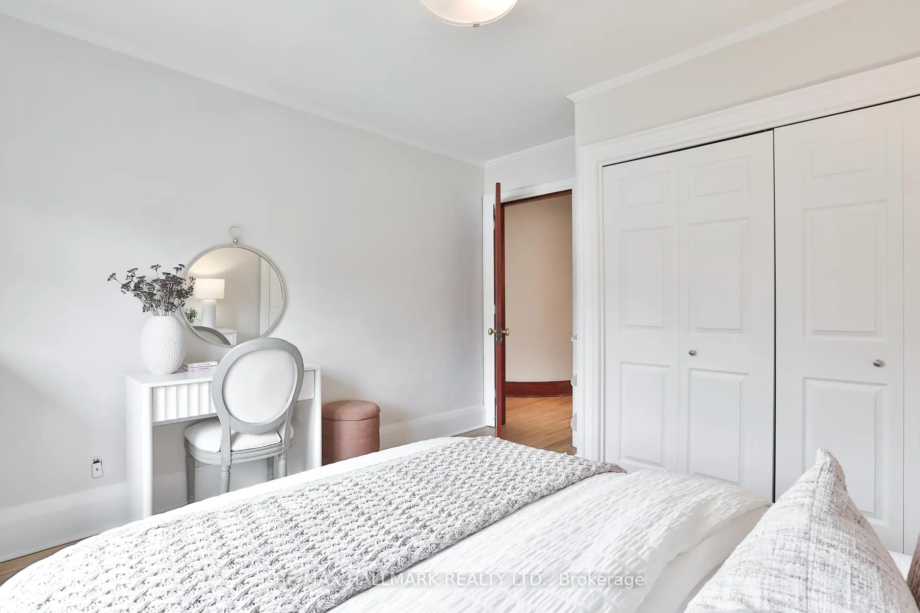 Photo 24 of 30 Oswald Crescent, Toronto, Mount Pleasant West — HOMEH