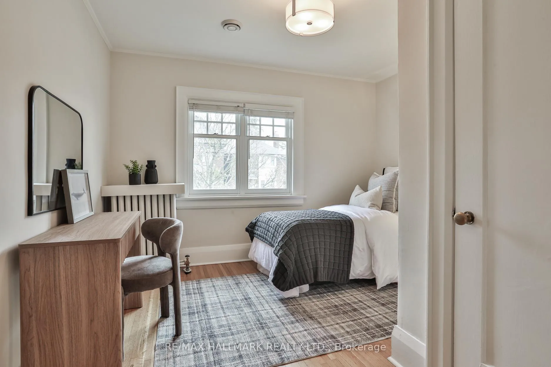 Photo 25 of 30 Oswald Crescent, Toronto, Mount Pleasant West — HOMEH