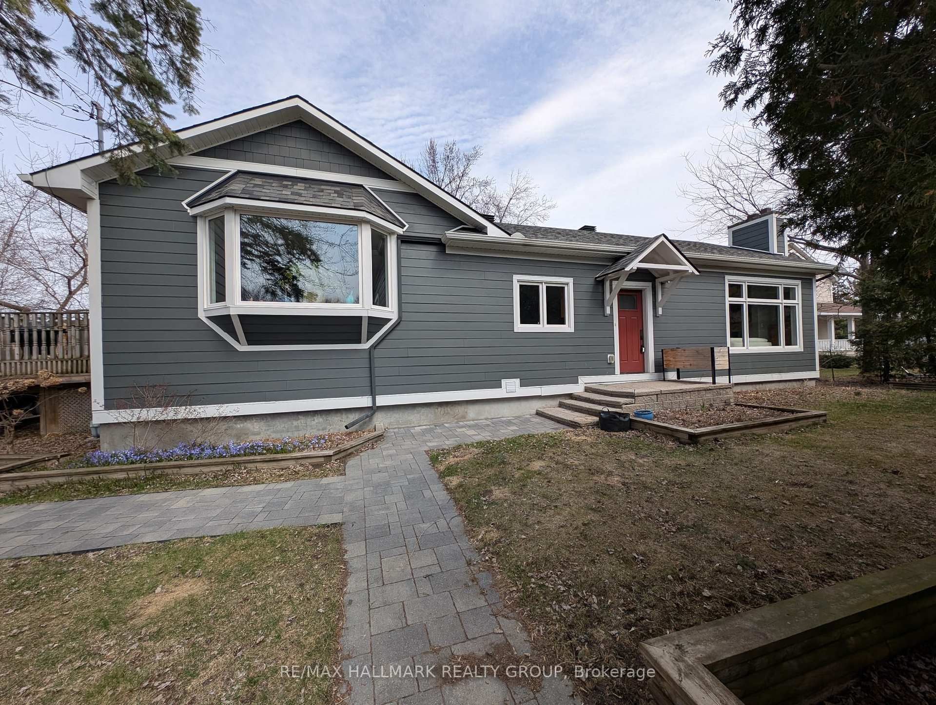 Front of 2767 Cascades Avenue